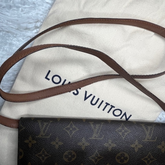 Louis Vuitton Monogram Bordeaux 24 Shoulder Bag M51798. - Picture 13 of 15